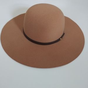 Woman's suede hat